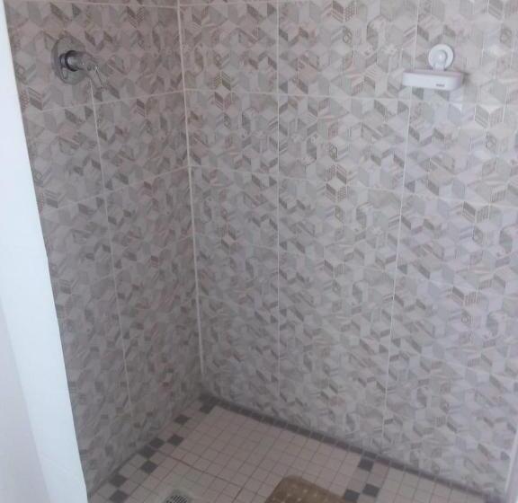 פנסיון Lake Acres Guest House