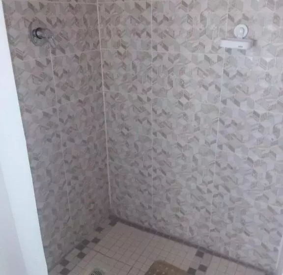 Majatalo Lake Acres Guest House