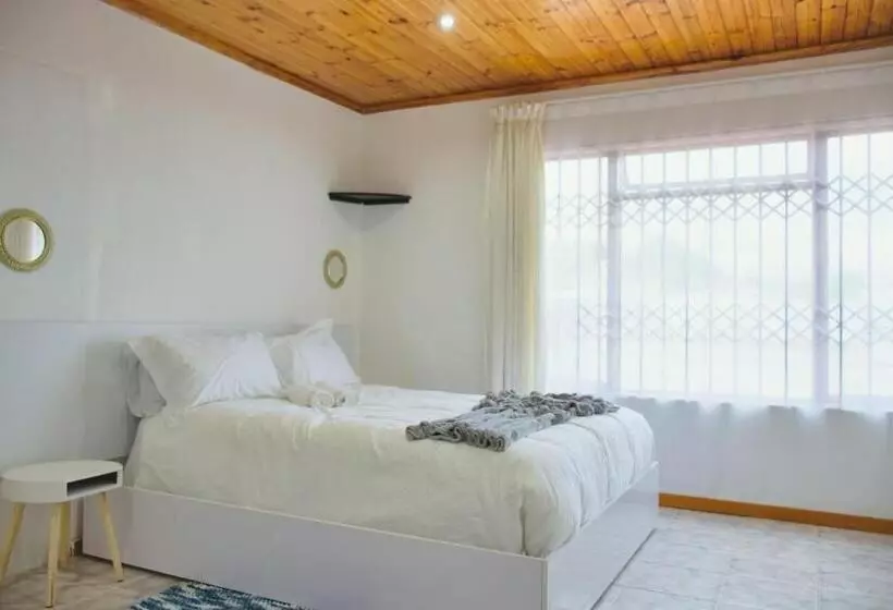 Majatalo Lake Acres Guest House