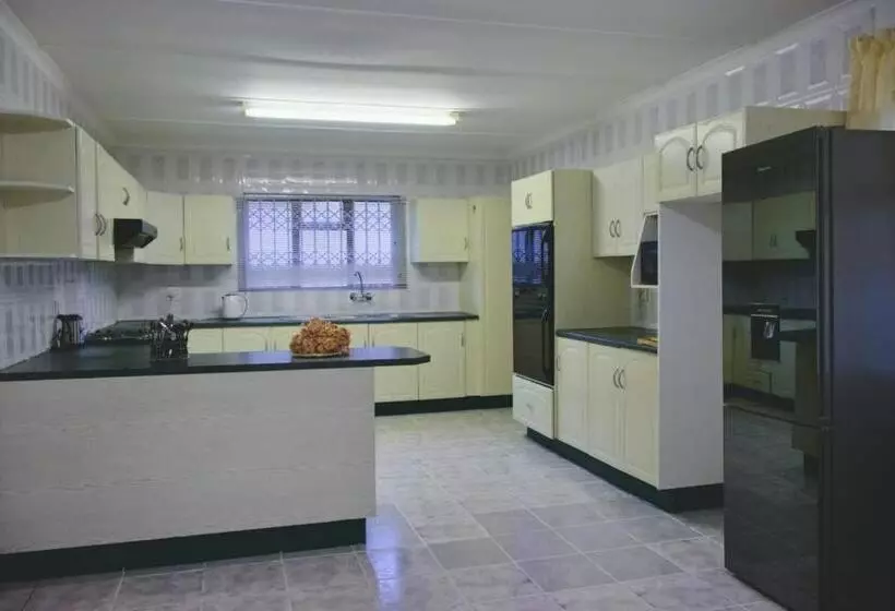 Majatalo Lake Acres Guest House