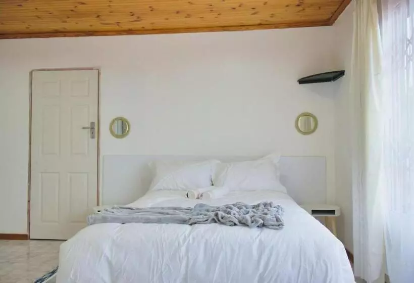 Majatalo Lake Acres Guest House