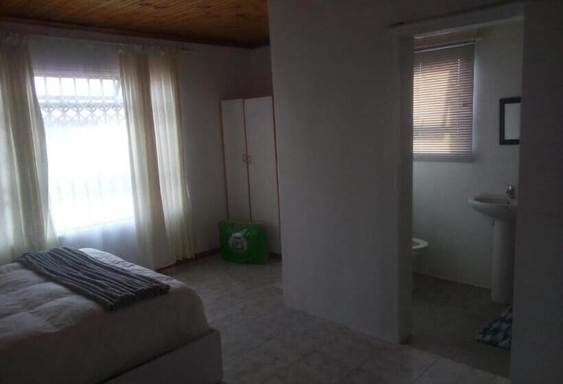 פנסיון Lake Acres Guest House