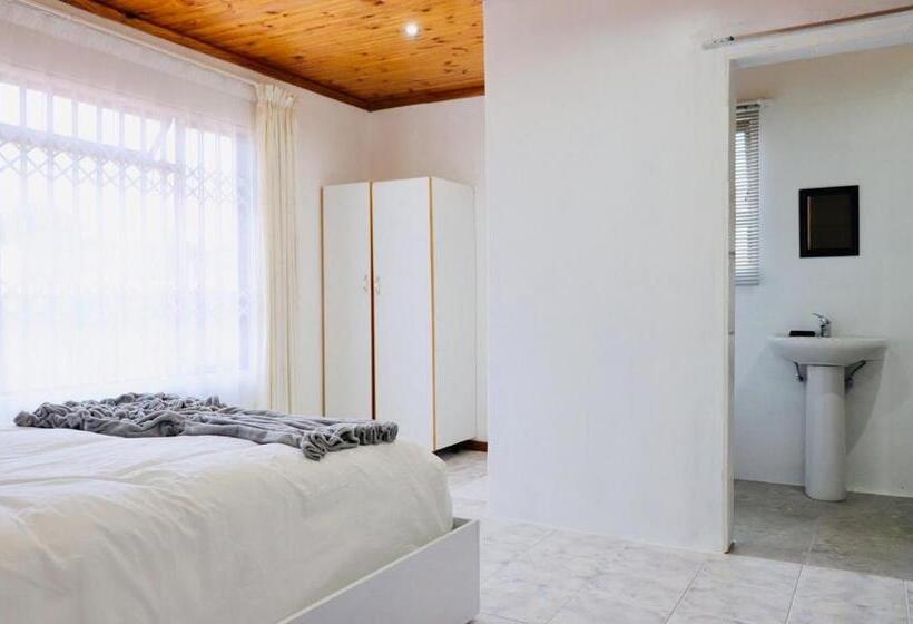 פנסיון Lake Acres Guest House