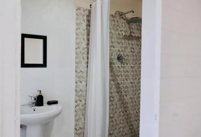 Majatalo Lake Acres Guest House