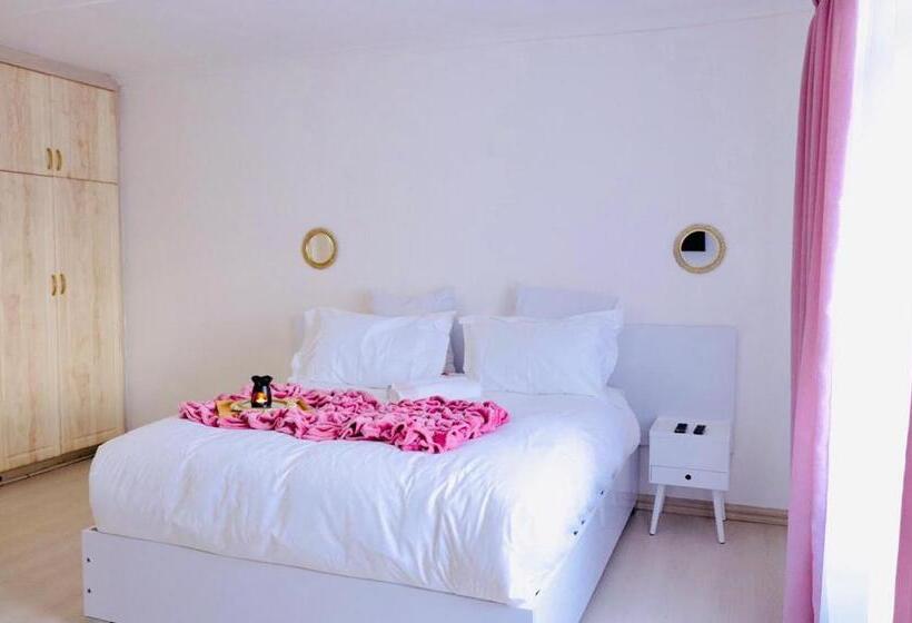 פנסיון Lake Acres Guest House