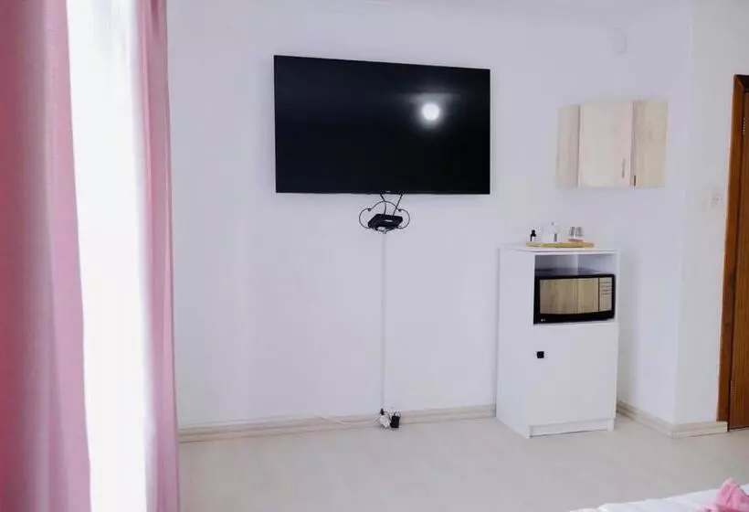 Majatalo Lake Acres Guest House