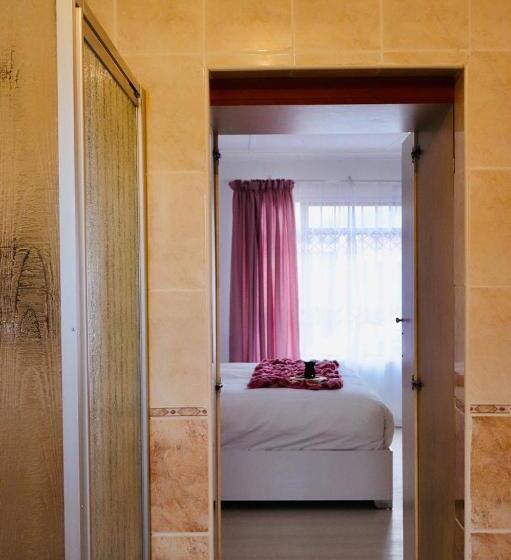 פנסיון Lake Acres Guest House