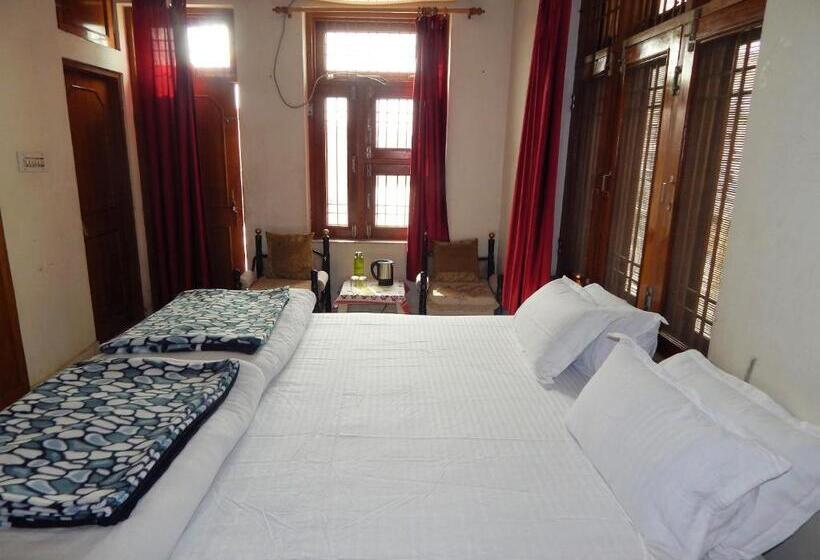 פנסיון Nirvan Ika