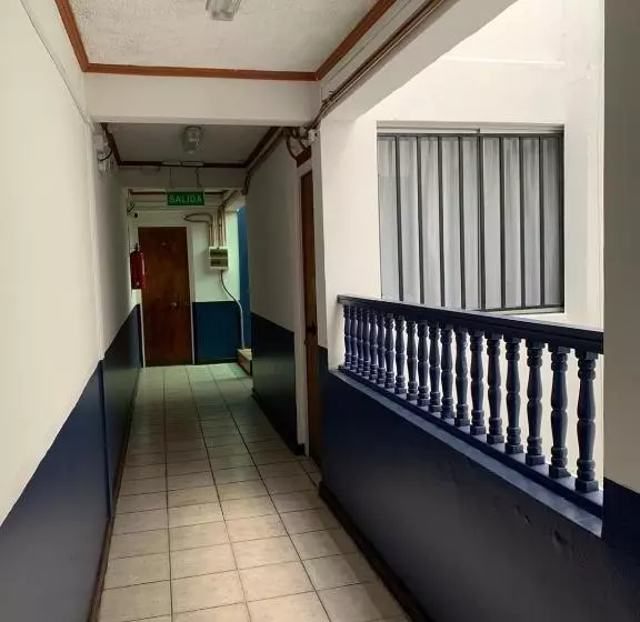 پانسیون Residencial La Piramide