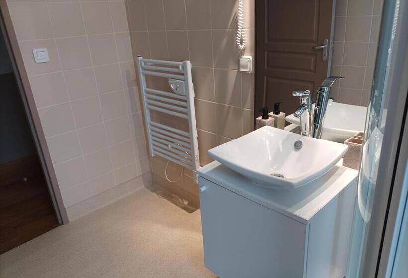 Общежитие Auberge De Mourjou