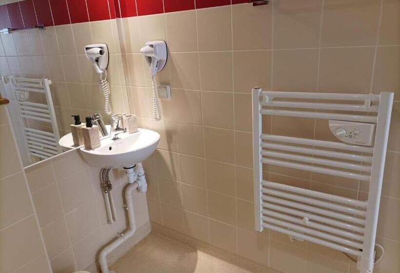 Общежитие Auberge De Mourjou