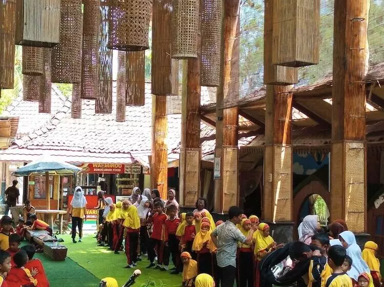 ユースホステル Homestay Syariah Desa Bahasa
