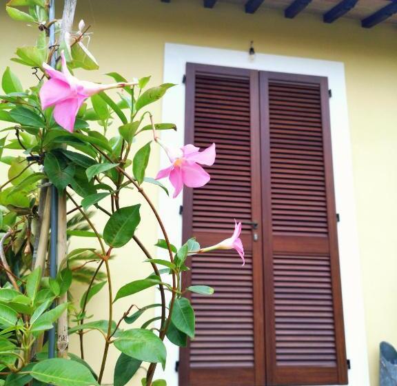 تختخواب و صبحانه Il Gelsomino