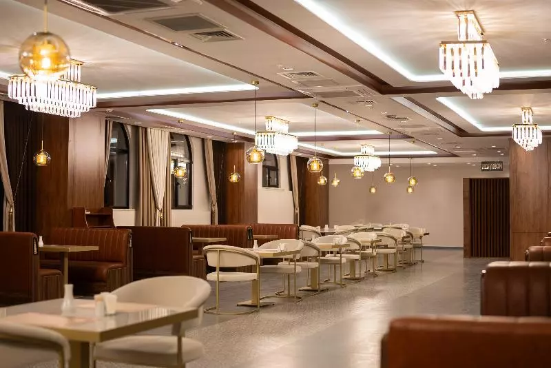 Golden River Hotel By Continent