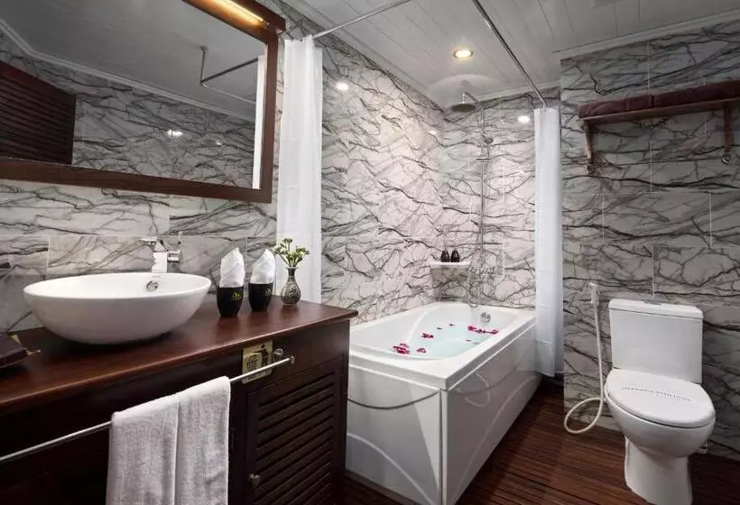 هتل Mila Cruises
