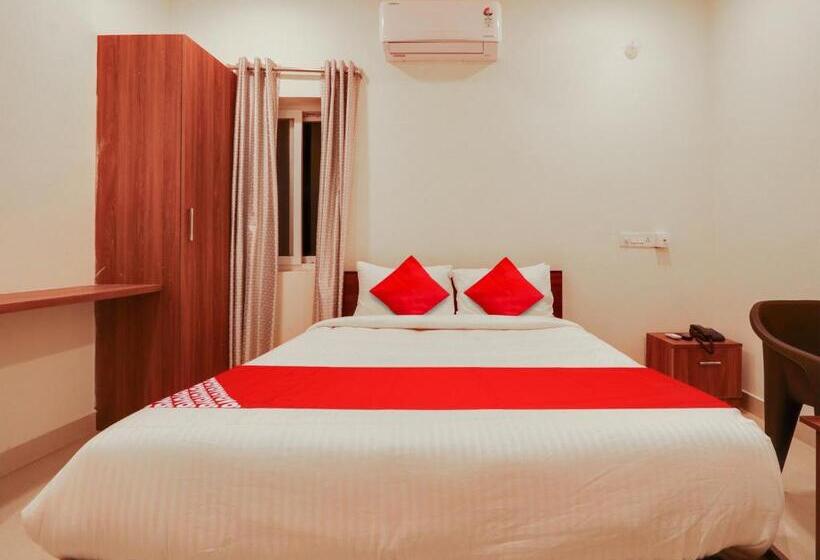 Hotel Oyo Sree Navya Grand