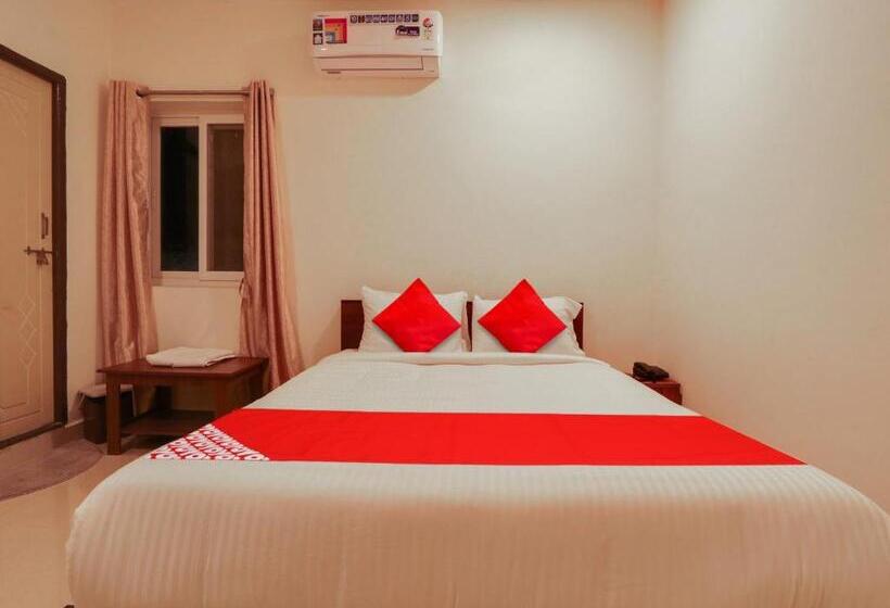 Hotel Oyo Sree Navya Grand