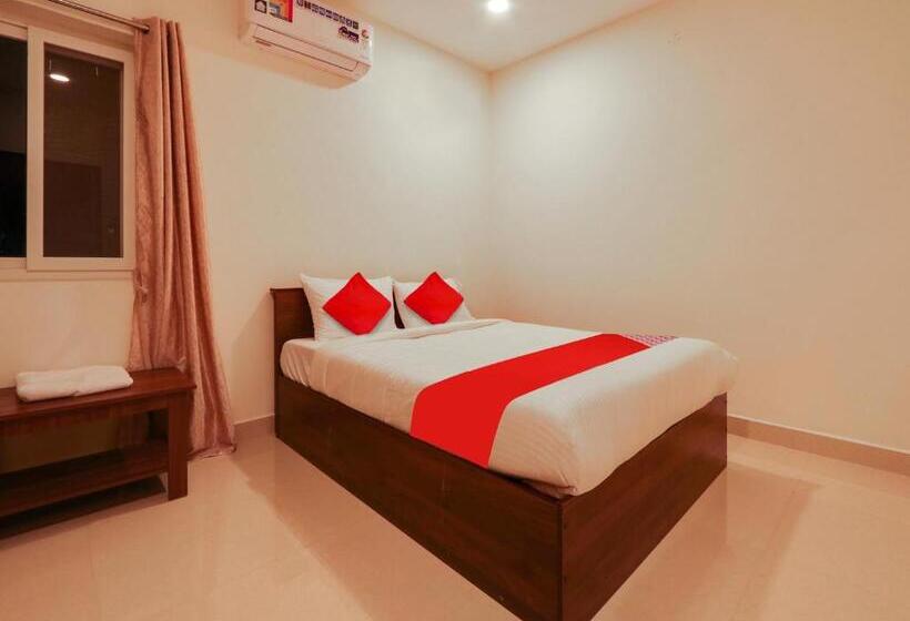 Hotel Oyo Sree Navya Grand