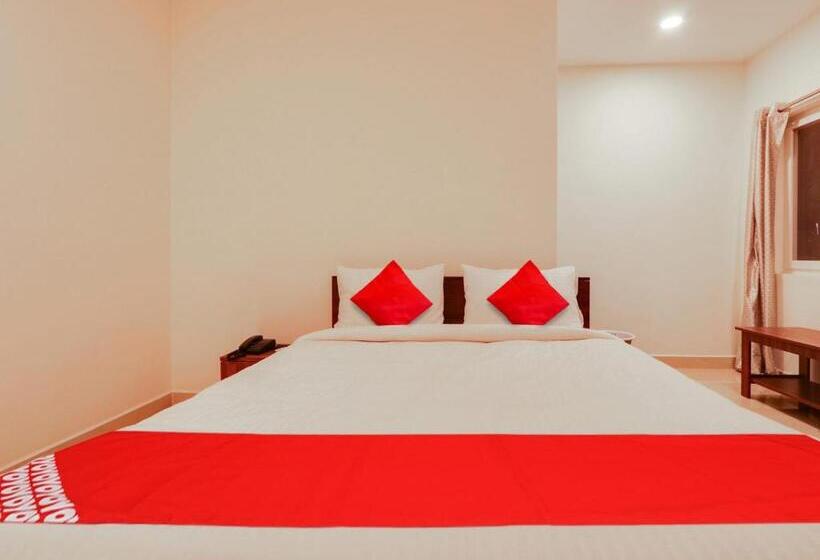 Hotel Oyo Sree Navya Grand
