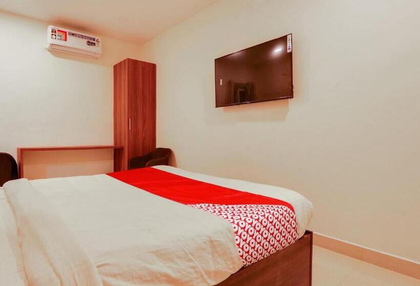 Hotel Oyo Sree Navya Grand