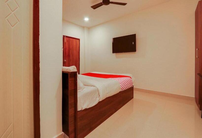 Hotel Oyo Sree Navya Grand