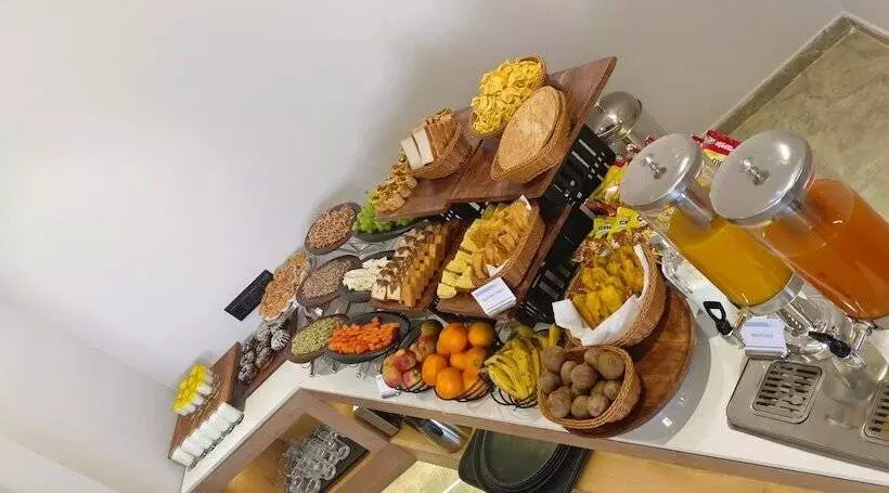 Hotelli Regenta Inn Motikhavdi Jamnagar