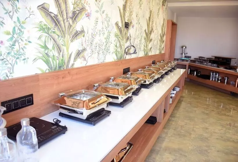 Hotelli Regenta Inn Motikhavdi Jamnagar