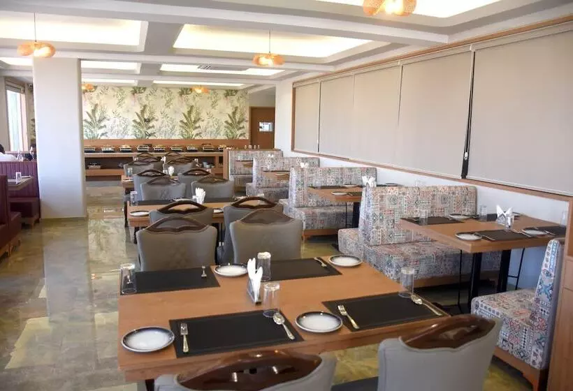 Hotelli Regenta Inn Motikhavdi Jamnagar