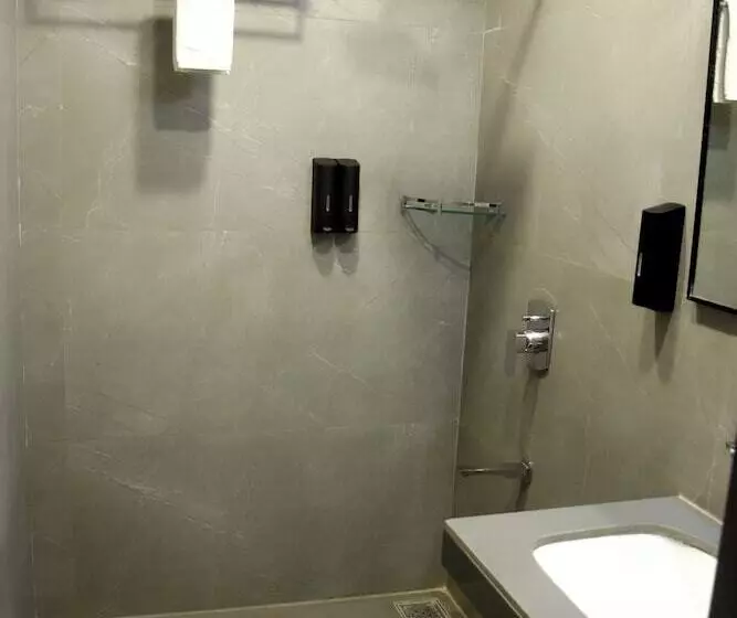 Hotelli Regenta Inn Motikhavdi Jamnagar