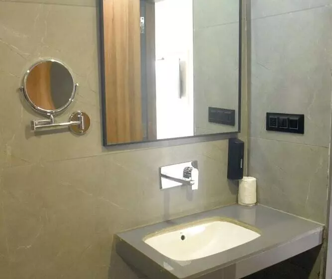 Hotelli Regenta Inn Motikhavdi Jamnagar