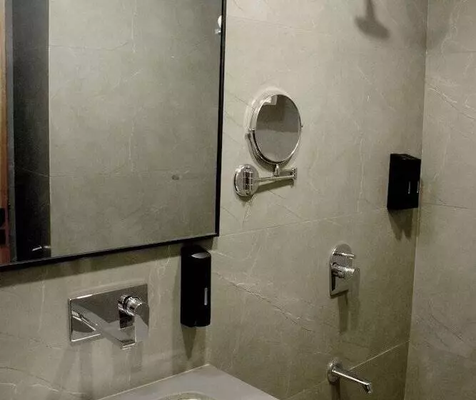 Hotelli Regenta Inn Motikhavdi Jamnagar