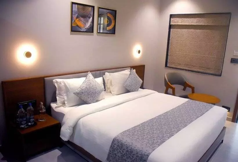 Hotelli Regenta Inn Motikhavdi Jamnagar