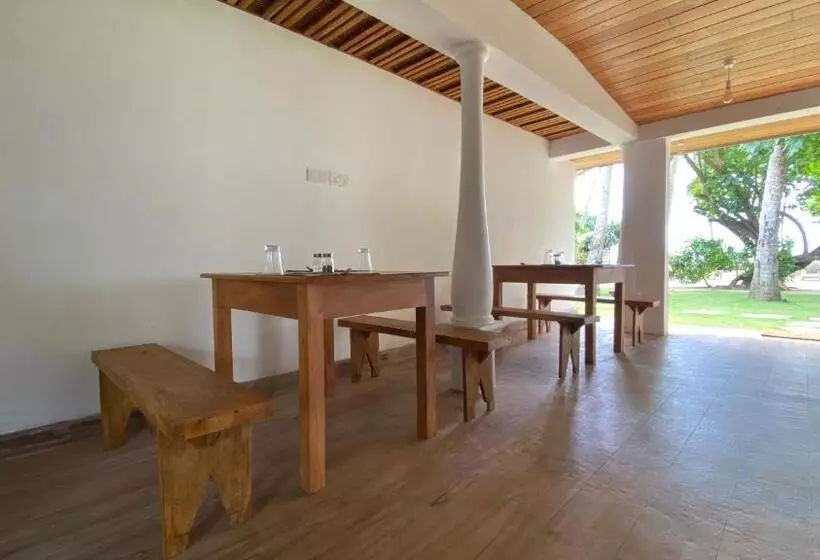 ホテル Sea Breeze Villa Ahangama