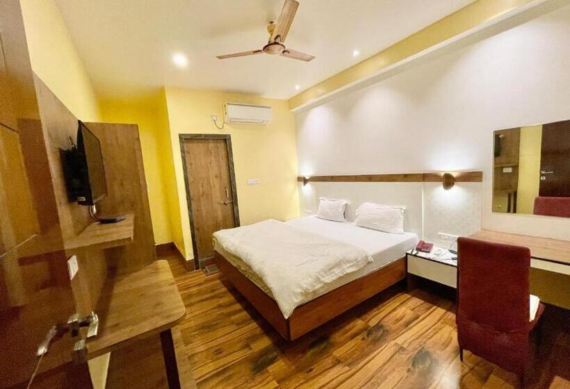 酒店 Shivam ! Varanasi होटल शिवम హోటల్ శివం ஹோட்டல் சிவம் Forɘigner S Choice ! Fully Air Conditioned Hote