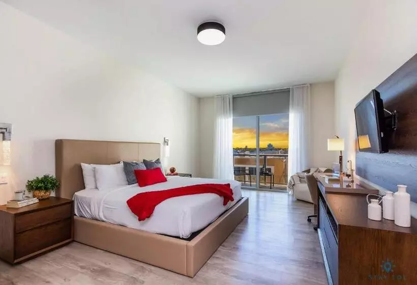 Costa Hollywood Design