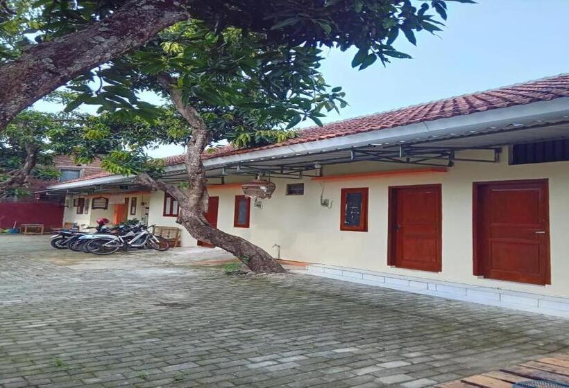Hotel Spot On 93452 Wulan Homestay 2 Syariah