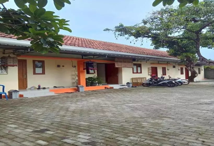 Hotelli Spot On 93452 Wulan Homestay 2 Syariah