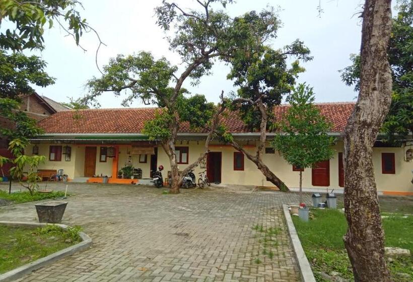 Hotel Spot On 93452 Wulan Homestay 2 Syariah