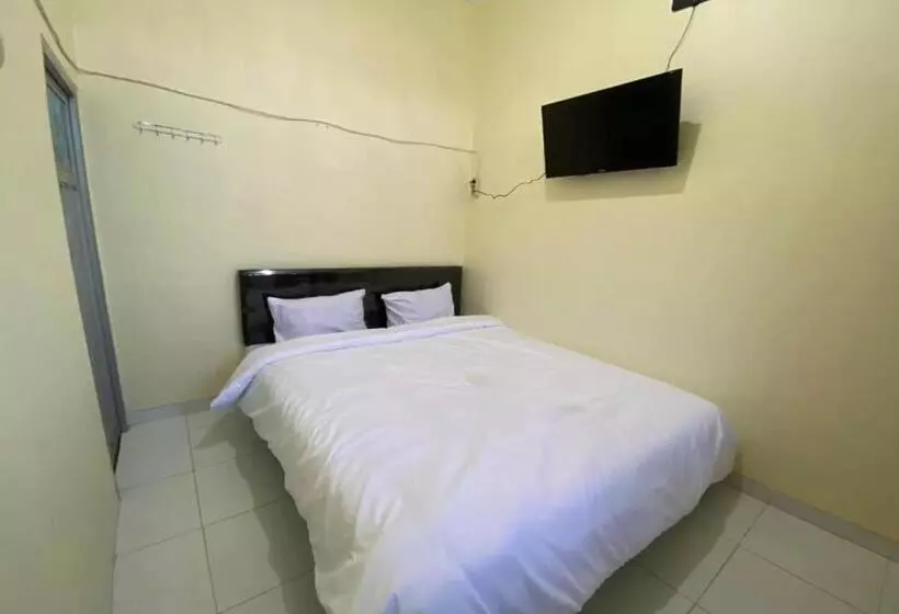 Hotelli Spot On 93452 Wulan Homestay 2 Syariah