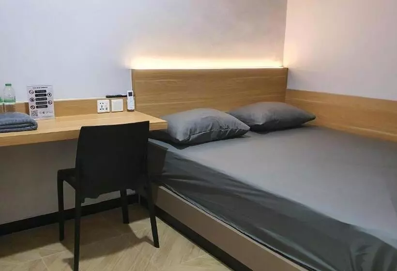 ペンション Check Inn Permata Hijau