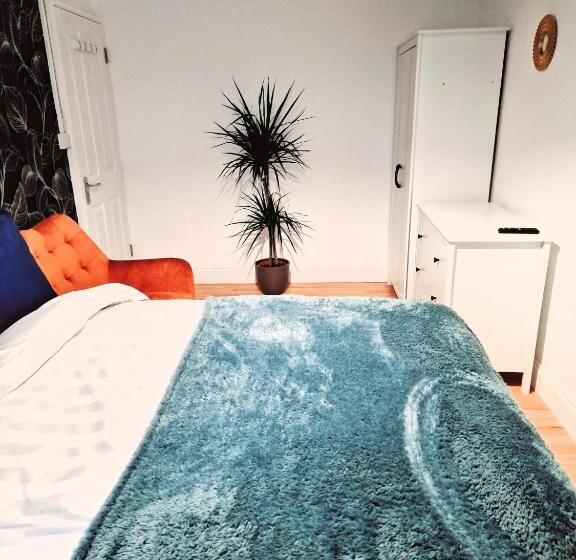 Пансион Flat 16 Homedale House