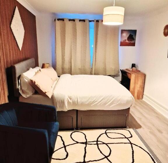 Пансион Flat 16 Homedale House