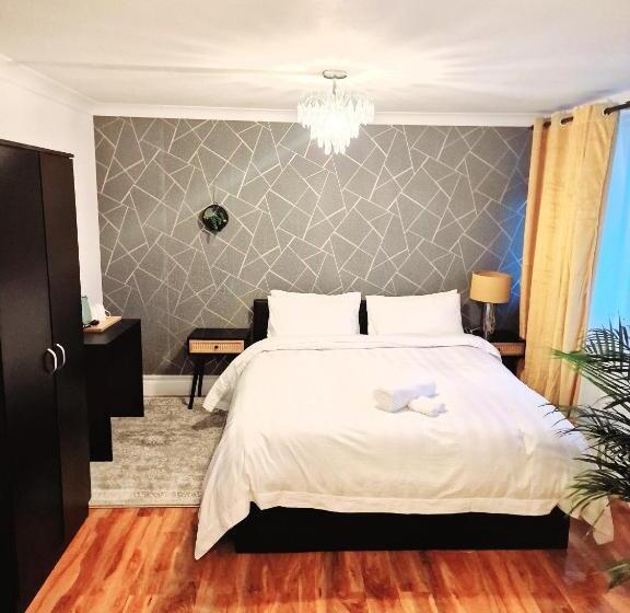 Пансион Flat 16 Homedale House