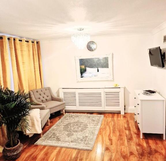 Пансион Flat 16 Homedale House