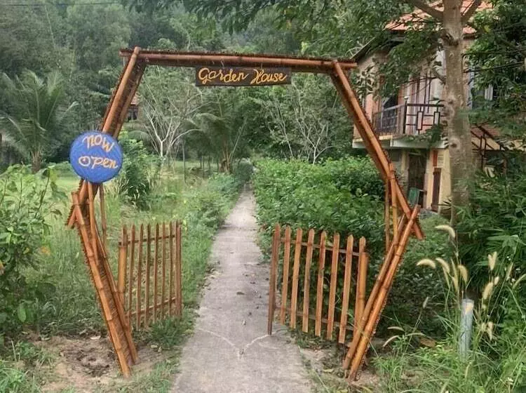 پانسیون Garden House