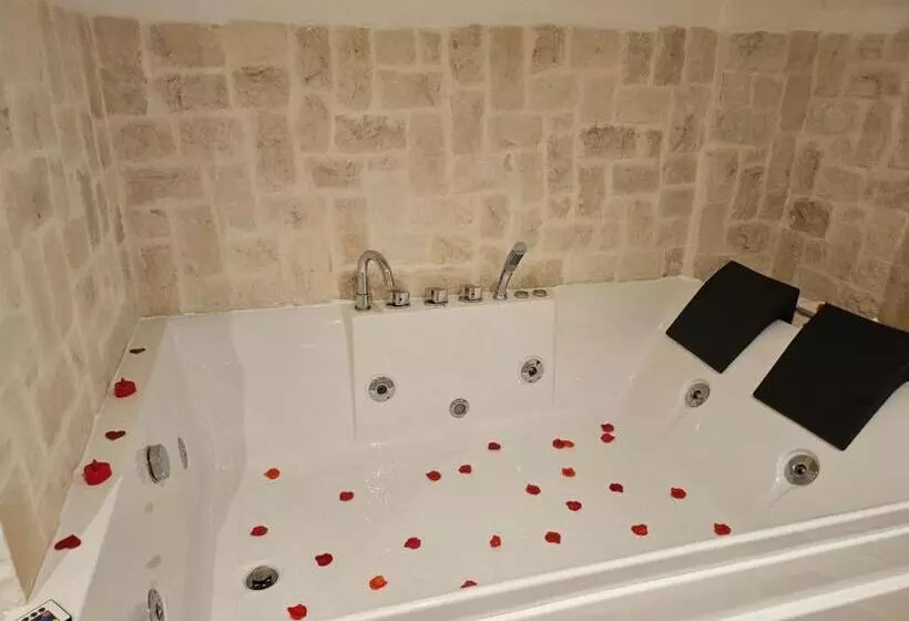 Majatalo Le Plaisir Luxury Room Con Vasca Idromassaggio