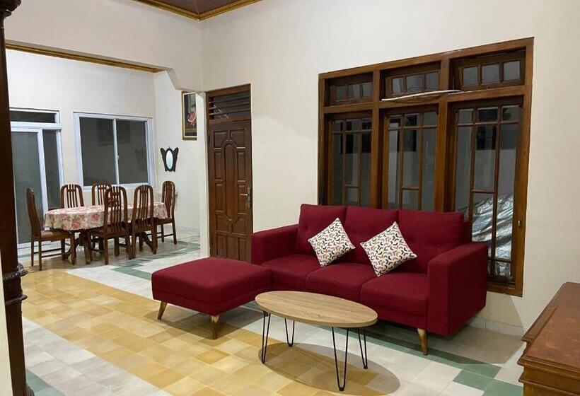 پانسیون Nawasena Guesthouse Jogja