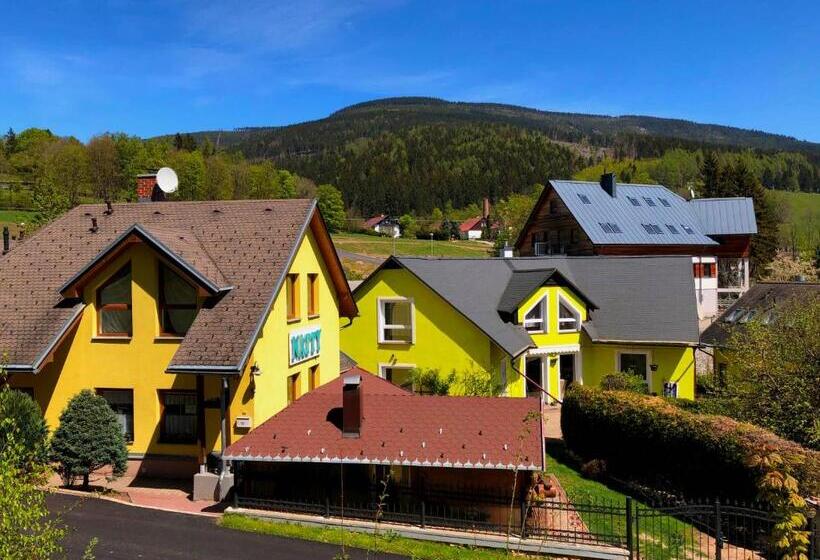 بنسيون Penzion Natty   S Wellness Přímo U Sjezdovky