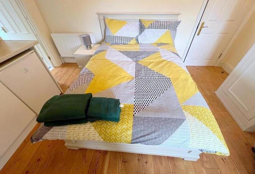 Sutton Studio Apartments