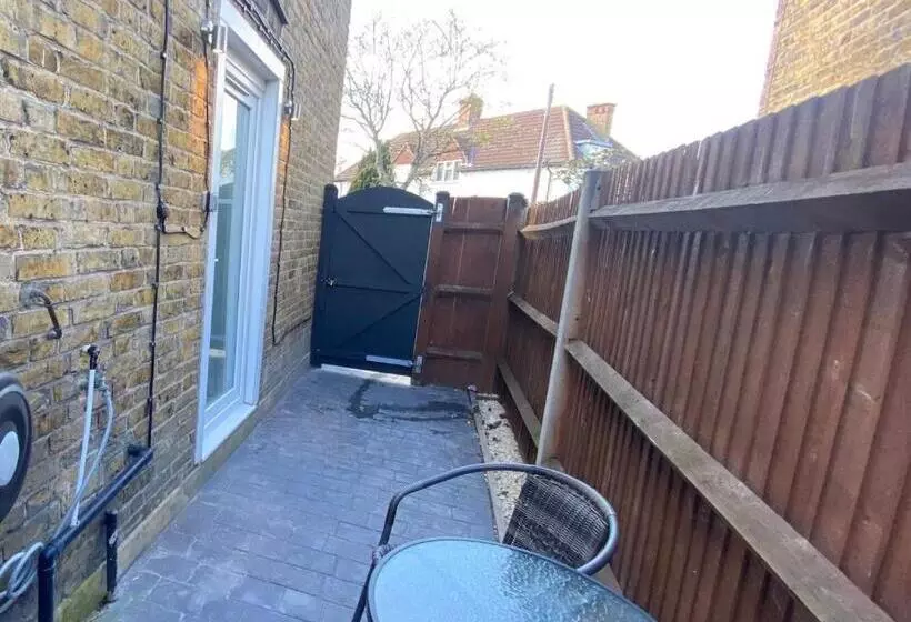 Aamiaismajoitus (B&B) Luxury Studio Apartment, Beckenham